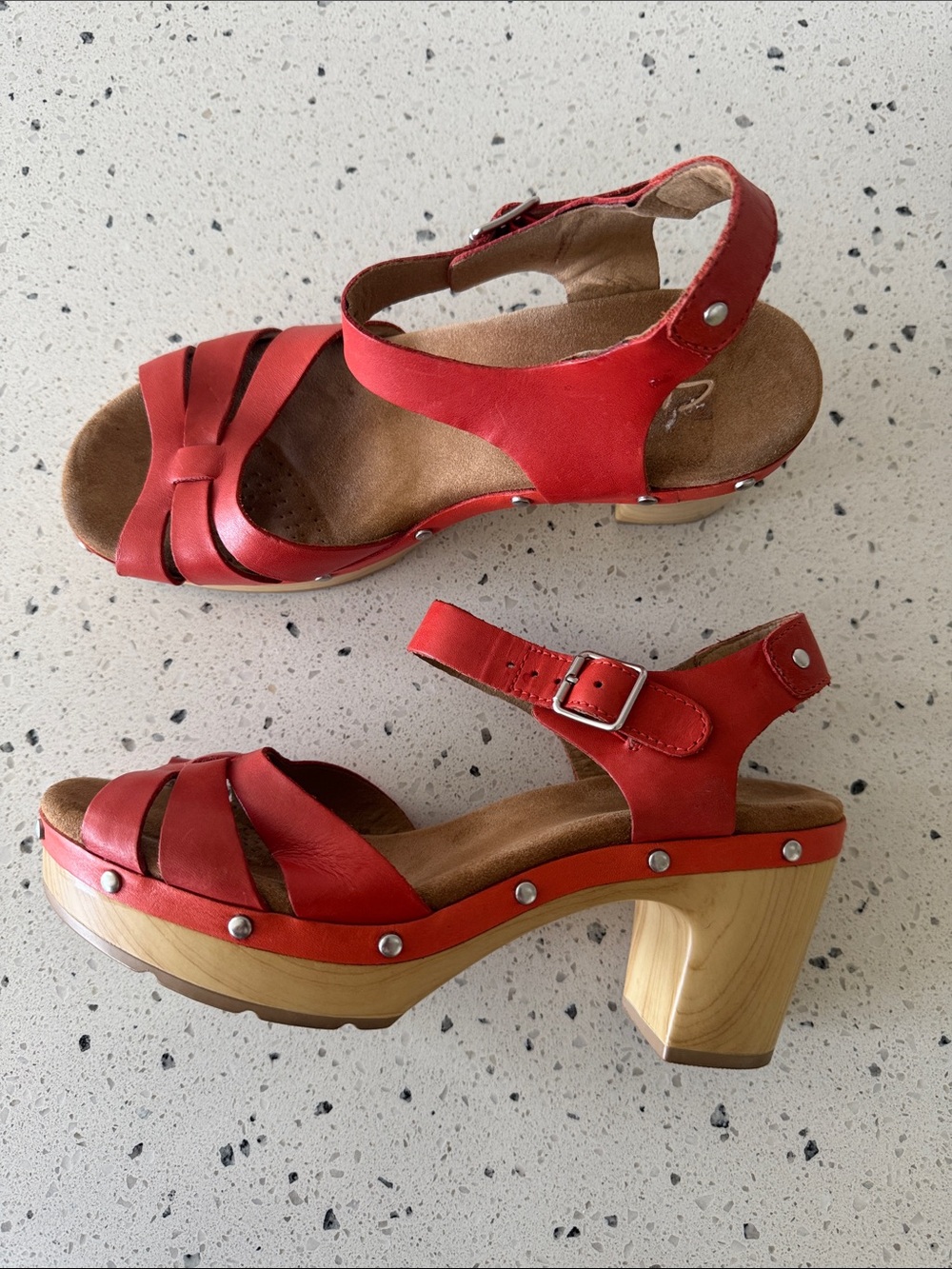 Clarks Artisan Coral Orange Leather Wooden-Look Platform Sandals Size 7.5 GUC